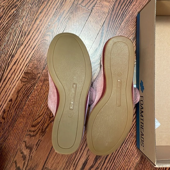 Foamtread new in box womens slippers size 10 m with tags. Velcro closure. Pink. - Picture 6 of 10
